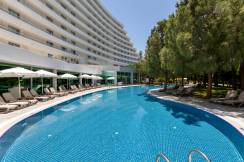 MIRACLE RESORT Pools & Beach